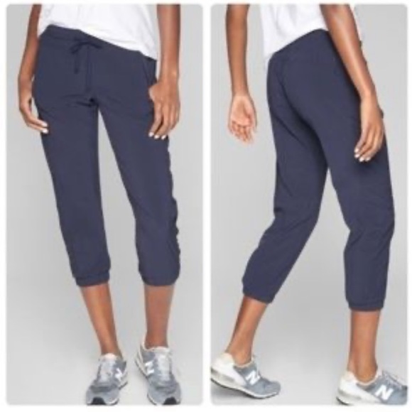 Athleta Pants - EUC Athleta La Viva Capris navy